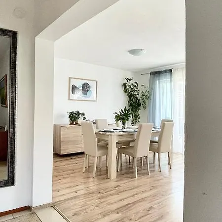 Marina View Apartment *