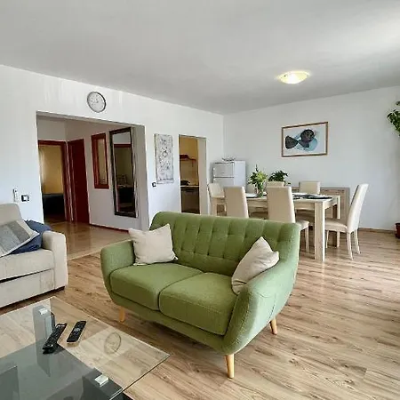 Marina View Apartment *